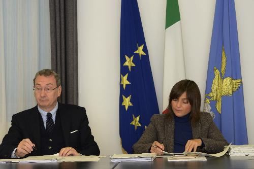 Sergio Bolzonello (Vicepresidente Regione FVG e assessore Attività produttive, Turismo e Cooperazione) e Debora Serracchiani (Presidente Regione Friuli Venezia Giulia) durante la riunione della Giunta regionale - Trieste 06/11/2017